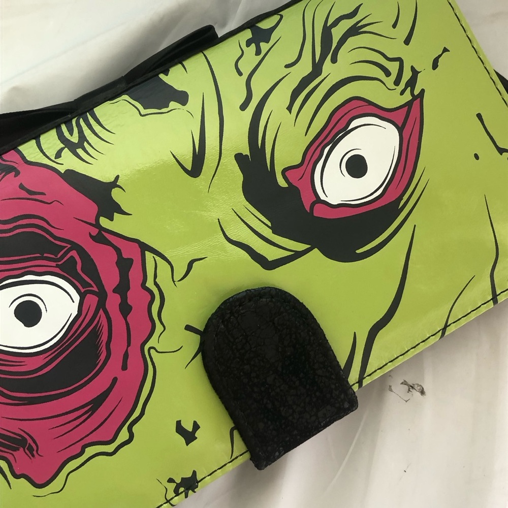 Iron Fist Green Zombie Stomper Wallet - Picture 9 of 12